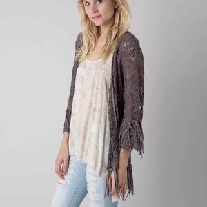 Gimmicks by BKE Dusty Purple Crochet & Lace Fly Away Cardigan Women’s Size Med